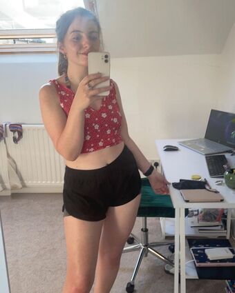 Averytinyleaf Nakenläckor OnlyFans Foto 15