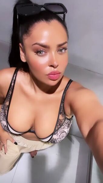 Badebal Nakenläckor OnlyFans Foto 1
