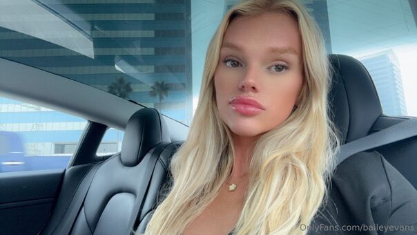 baileyevans Nakenläckor OnlyFans Foto 8