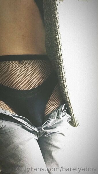 barelyaboy Nakenläckor OnlyFans Foto 7