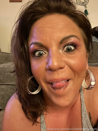 basicbitchbakerybooty Nakenläckor OnlyFans Foto 13