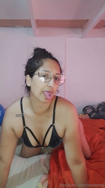 beebotta Nakenläckor OnlyFans Foto 32