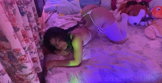 Beebun Nakenläckor OnlyFans Foto 4