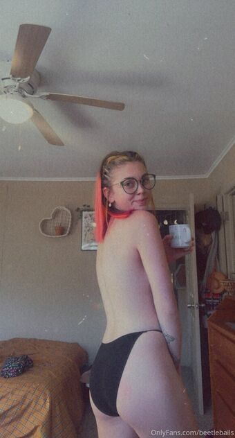 beetlebails Nakenläckor OnlyFans Foto 29