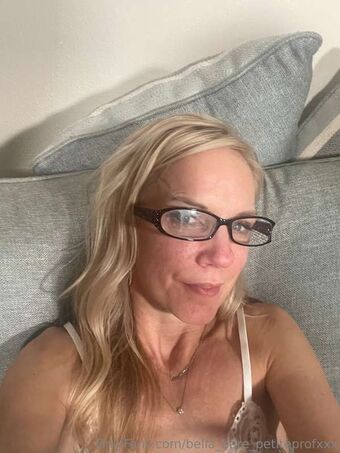 Bella Bare Nakenläckor OnlyFans Foto 15
