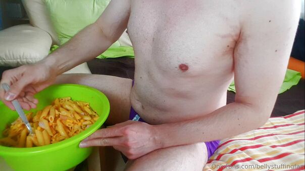 bellystuffingfan Nakenläckor OnlyFans Foto 28