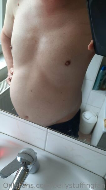 bellystuffingfan Nakenläckor OnlyFans Foto 34