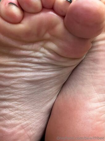 bewithbee Nakenläckor OnlyFans Foto 63
