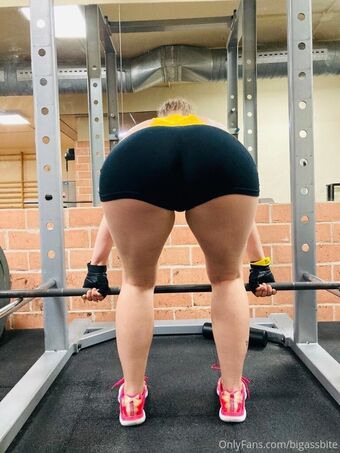 bigassbite Nakenläckor OnlyFans Foto 6