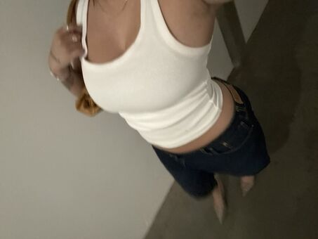 bittycrushx Nakenläckor OnlyFans Foto 15