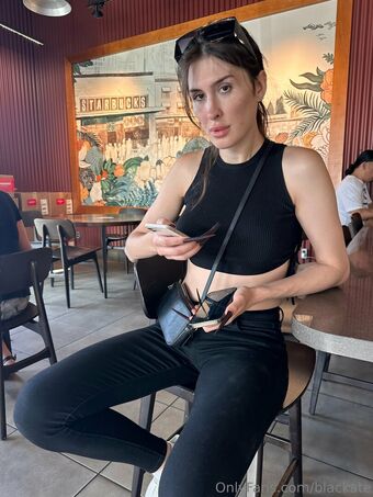 blackate Nakenläckor OnlyFans Foto 9