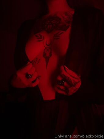blackxpixie Nakenläckor OnlyFans Foto 19
