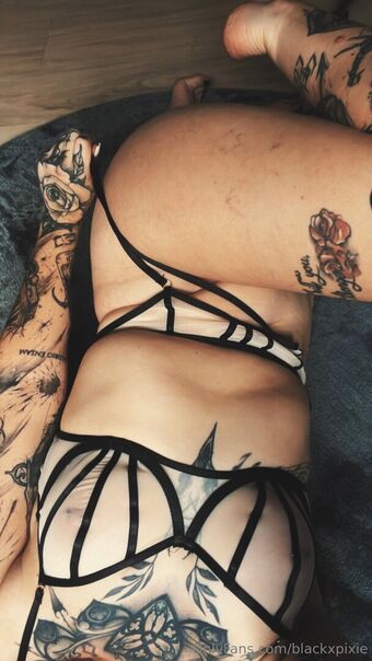 blackxpixie Nakenläckor OnlyFans Foto 25