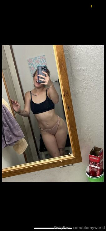 blomyworld Nakenläckor OnlyFans Foto 15