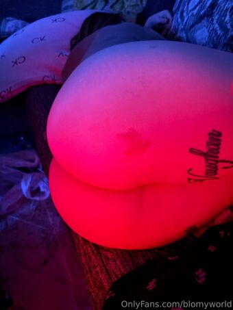 blomyworld Nakenläckor OnlyFans Foto 18