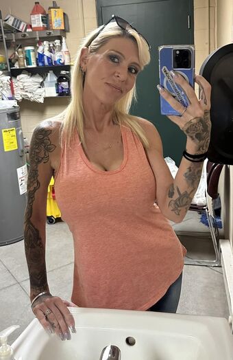 Blondetattooedtrucker