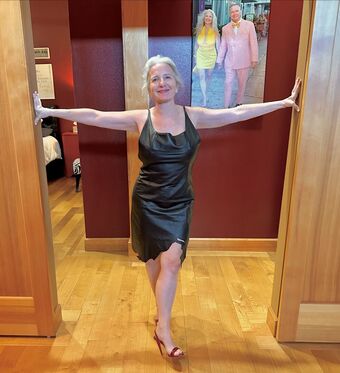 Bombshell Nurse Nakenläckor OnlyFans Foto 7