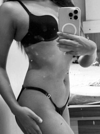 Brishti Samaddar Nakenläckor OnlyFans Foto 14