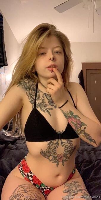 brokenlambs Nakenläckor OnlyFans Foto 27