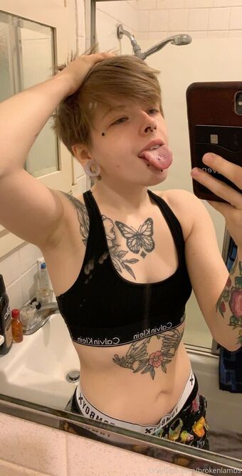 brokenlambs Nakenläckor OnlyFans Foto 28