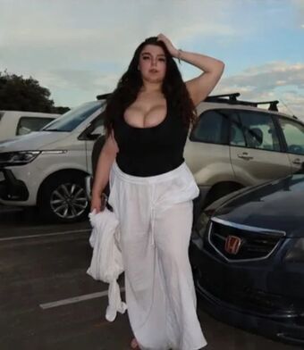 Bronte W Nakenläckor OnlyFans Foto 9