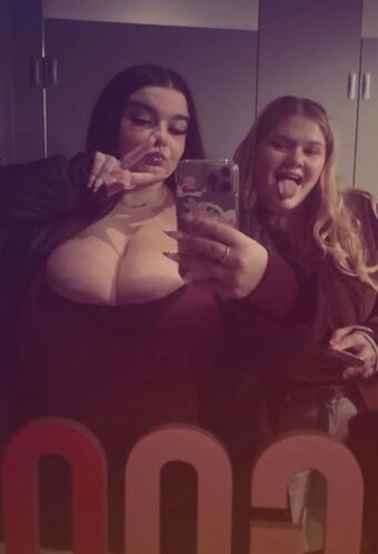 Bronte W Nakenläckor OnlyFans Foto 10