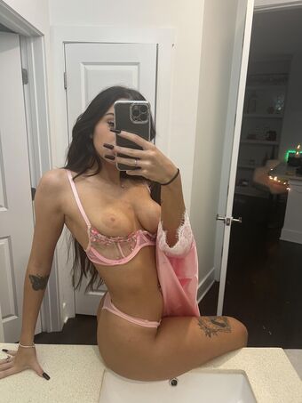 Brylee Rose Nakenläckor OnlyFans Foto 19