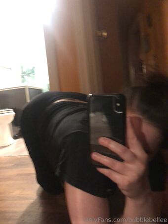 bubblebellee Nakenläckor OnlyFans Foto 8