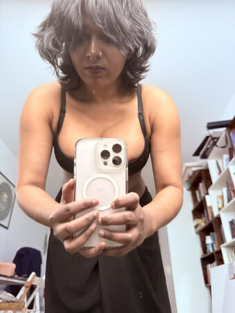 Bulbul Nakenläckor OnlyFans Foto 6