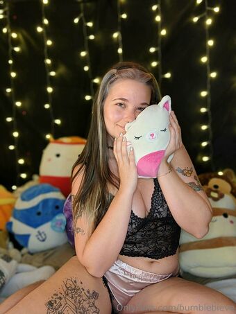 bumblebieve Nakenläckor OnlyFans Foto 17
