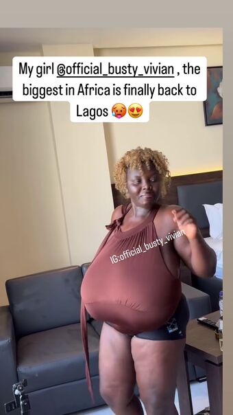 Busty Vivian Nakenläckor OnlyFans Foto 52