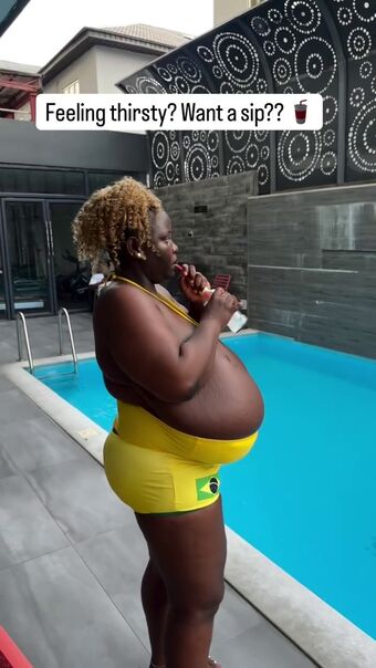 Busty Vivian Nakenläckor OnlyFans Foto 53