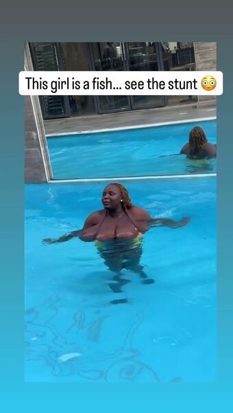 Busty Vivian Nakenläckor OnlyFans Foto 55