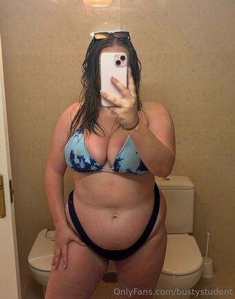 bustystudent Nakenläckor OnlyFans Foto 10