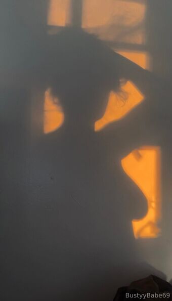 bustyybabe69 Nakenläckor OnlyFans Foto 4