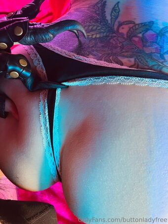 buttonladyfree Nakenläckor OnlyFans Foto 15