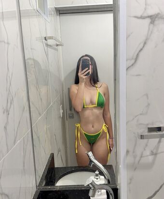 ButtonWhite Nakenläckor OnlyFans Foto 25