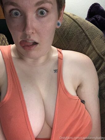 captdannybailey Nakenläckor OnlyFans Foto 11