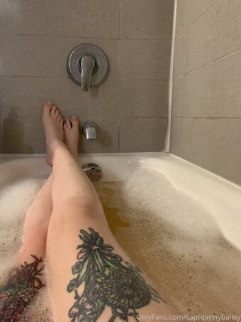 captdannybailey Nakenläckor OnlyFans Foto 20