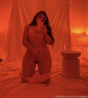Champagne Nakenläckor OnlyFans Foto 40