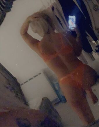 Charlie69xoxo Nakenläckor OnlyFans Foto 1