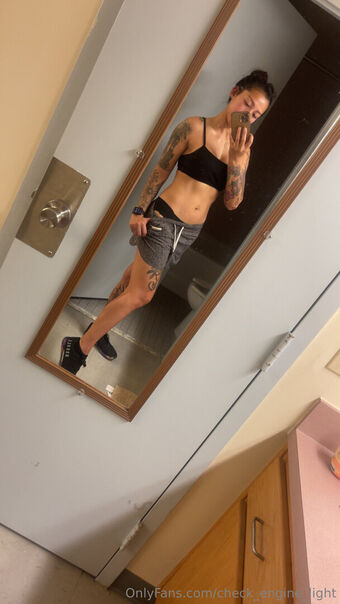 check_engine_light Nakenläckor OnlyFans Foto 15