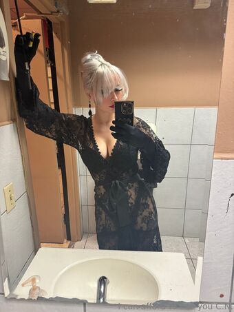 cherenoble Nakenläckor OnlyFans Foto 3