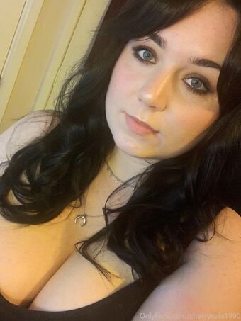 Cherry Cola Nakenläckor OnlyFans Foto 39
