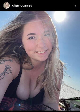 Cherrycgames Nakenläckor OnlyFans Foto 16