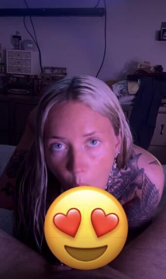 CherryCream0 Nakenläckor OnlyFans Foto 22