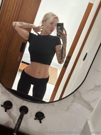 cherryisabellejones