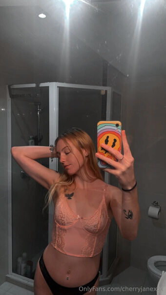 cherryjanexox Nakenläckor OnlyFans Foto 4