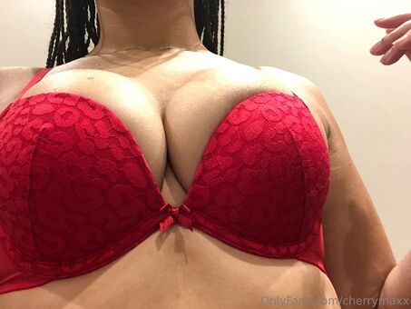 cherrymaxx Nakenläckor OnlyFans Foto 13