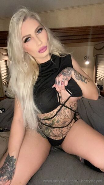 cherryrayxx Nakenläckor OnlyFans Foto 4